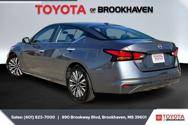 Used 2024 Nissan Altima 2.5 SV image 2