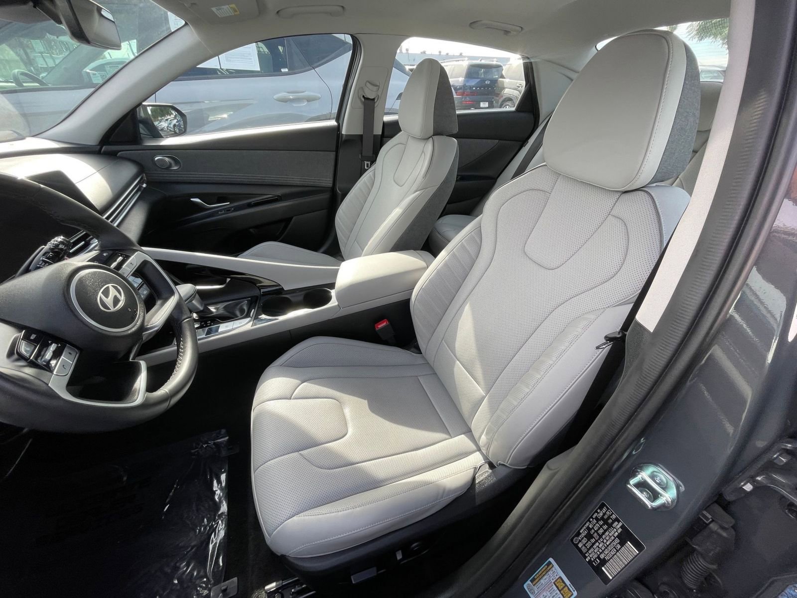 Used 2025 Hyundai Elantra Limited image 36