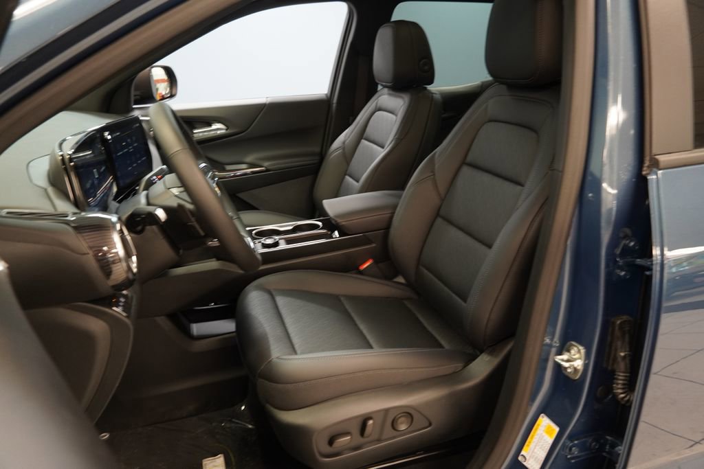 New 2026 Chevrolet Equinox LT w/ Convenience Package II FWD image 3