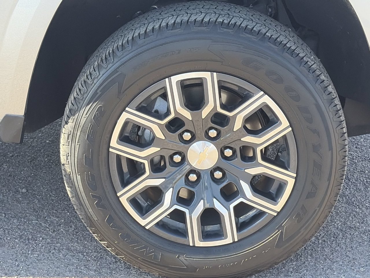 Used 2023 Chevrolet Colorado LT w/ LT Convenience Package III RWD image 9
