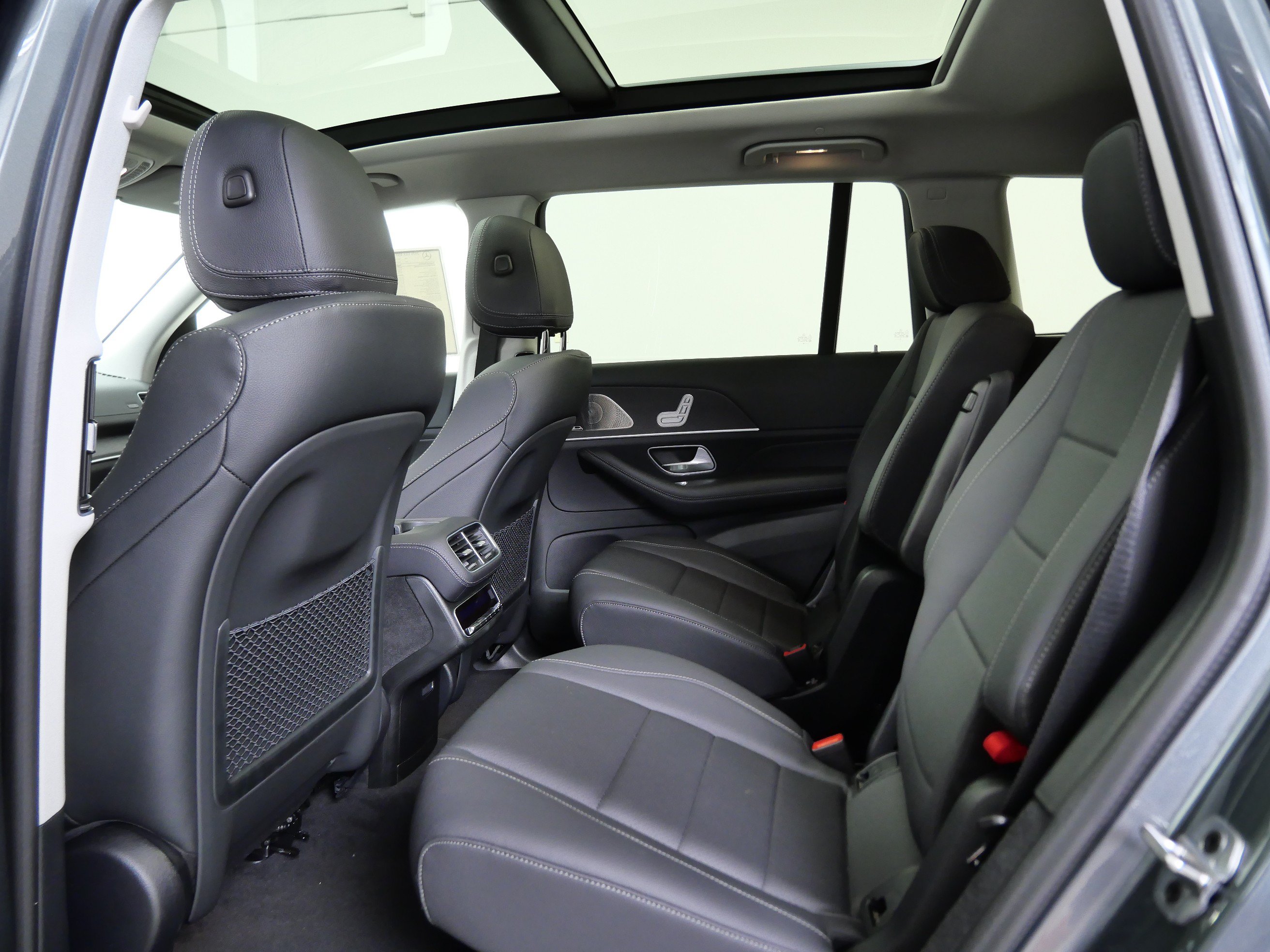 New 2026 Mercedes-Benz GLS 450 4MATIC image 9