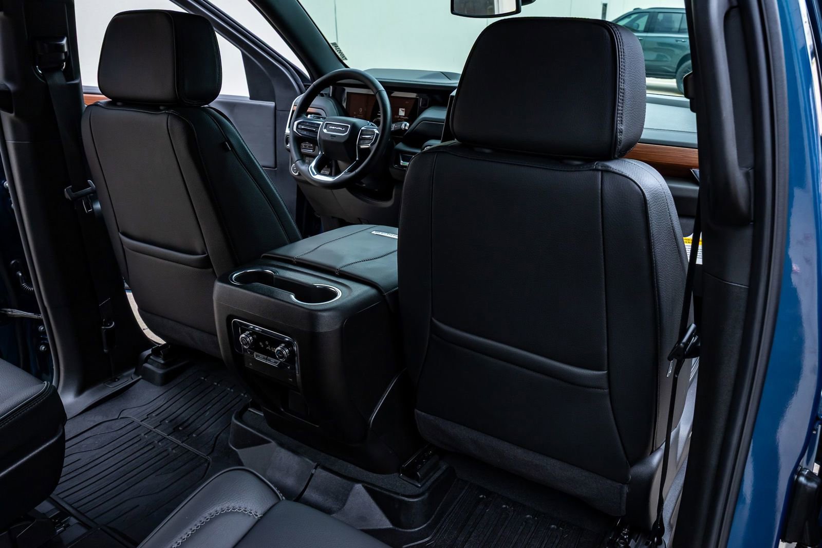 Used 2025 GMC Yukon XL Denali w/ Sun & Power Step Package AWD/4WD image 33