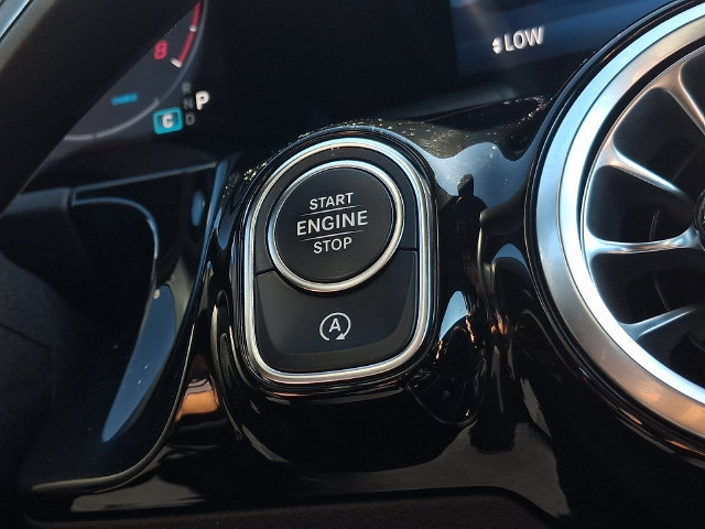 Used 2025 Mercedes-Benz GLA 250 4MATIC image 25