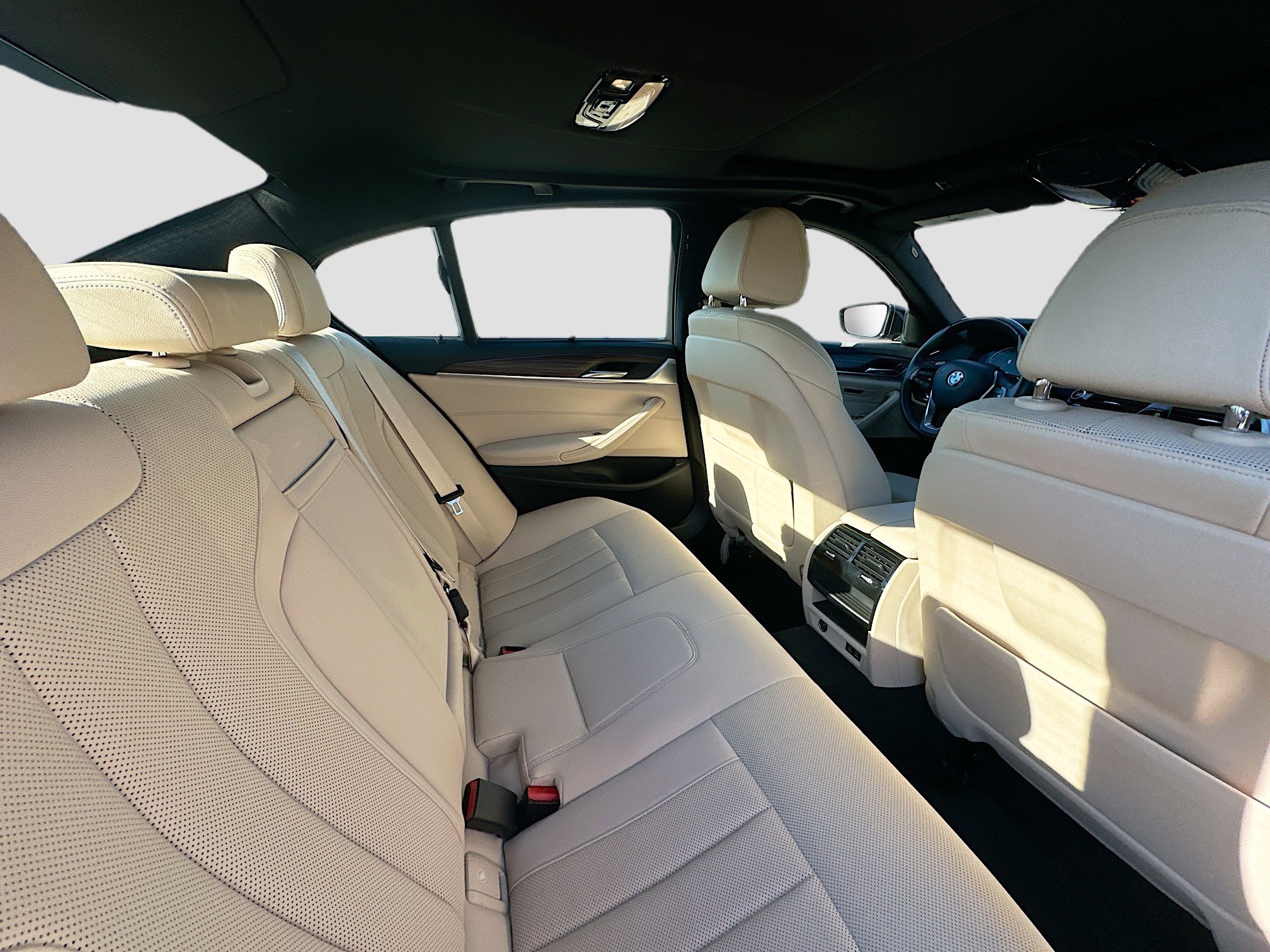 Used 2022 BMW 530i w/ Convenience Package image 31