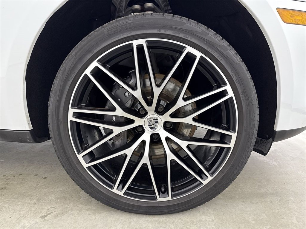 Certified 2023 Porsche Macan Turbo image 15
