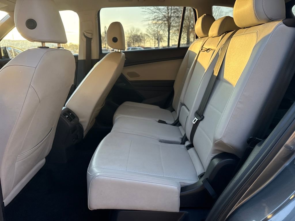 Used 2021 Volkswagen Tiguan SE w/ Panoramic Sunroof Package image 24