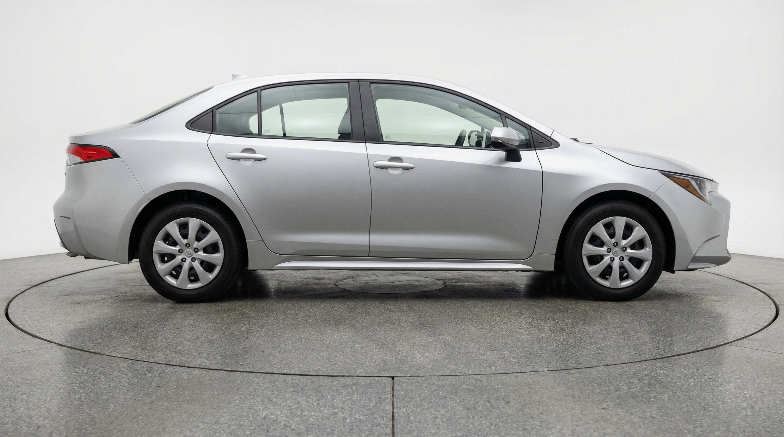 Used 2025 Toyota Corolla LE FWD image 11