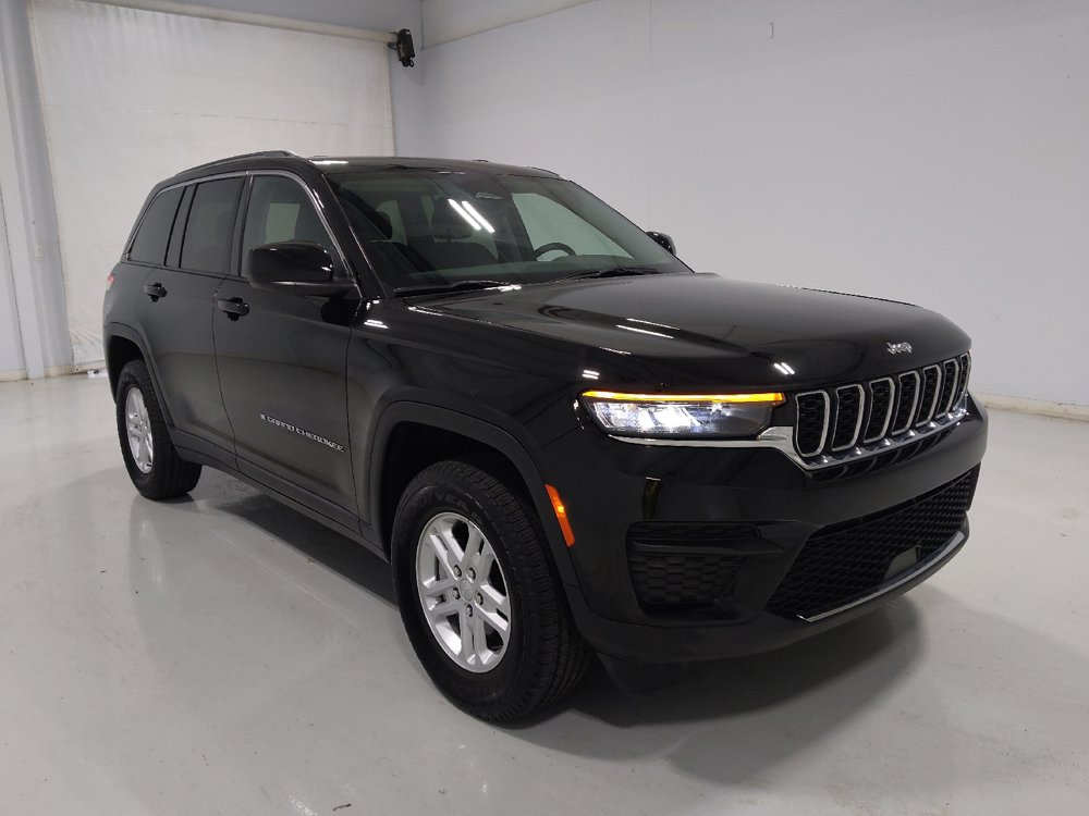 Used 2023 Jeep Grand Cherokee Laredo w/ Luxury Tech Group I AWD/4WD image 13