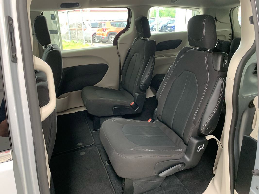 Used 2023 Chrysler Voyager LX image 23