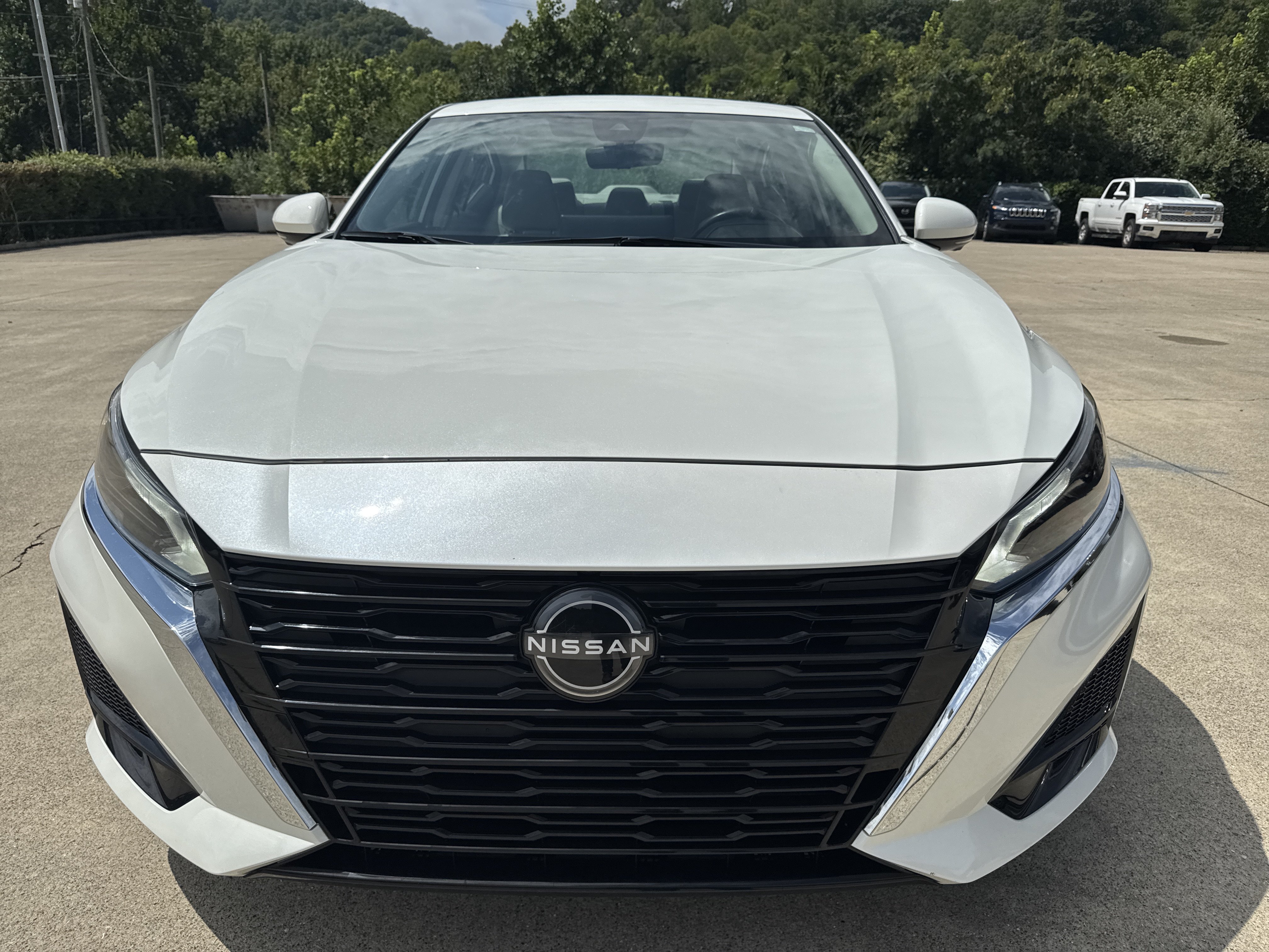 Used 2023 Nissan Altima 2.5 SL FWD image 2