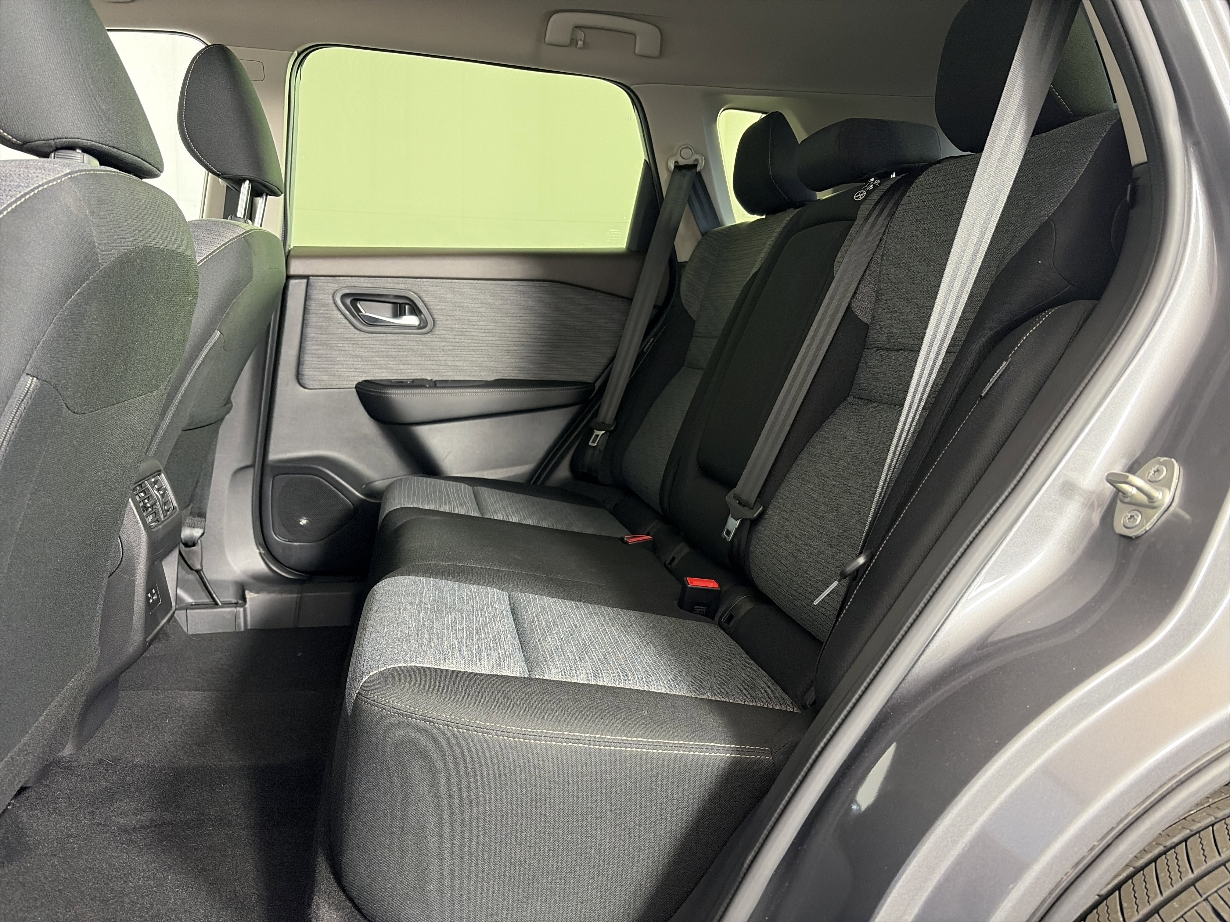 Used 2023 Nissan Rogue SV AWD/4WD image 7
