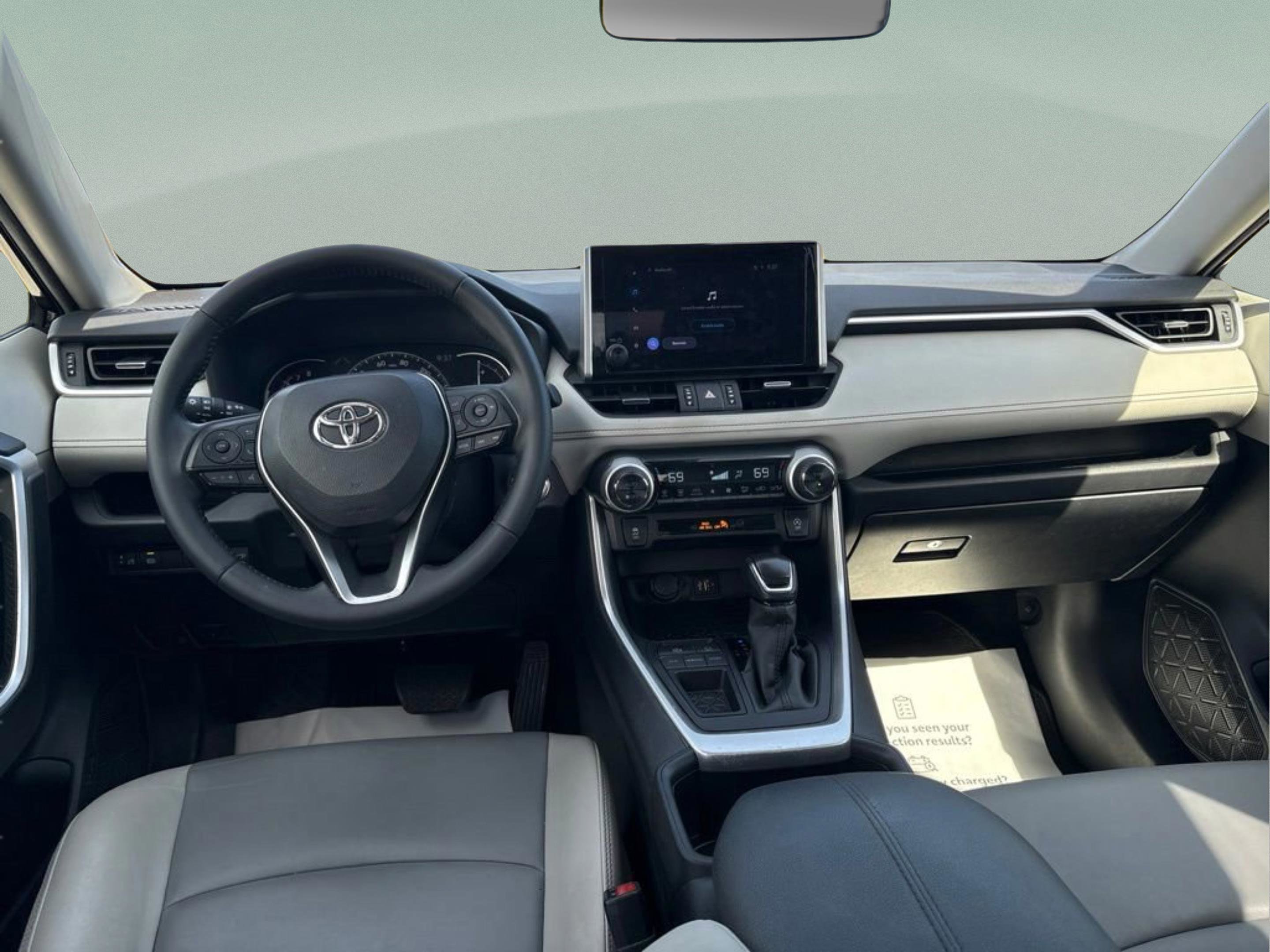 Used 2023 Toyota RAV4 XLE Premium FWD image 15