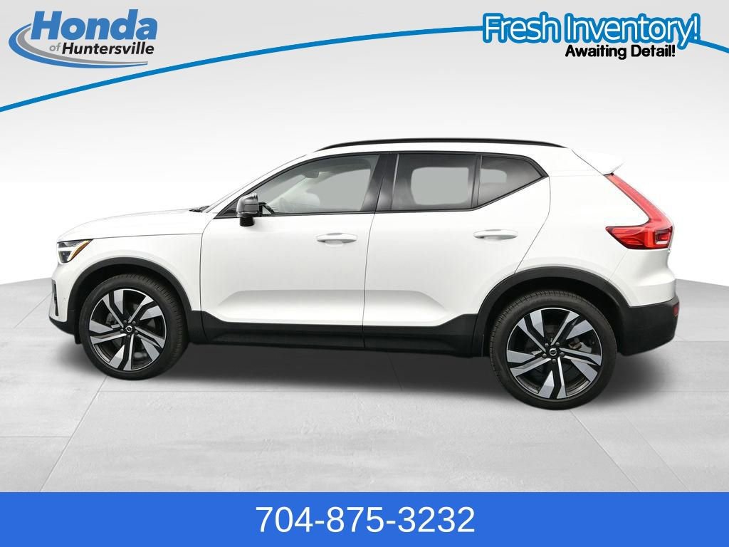 Used 2025 Volvo XC40 B5 Plus AWD/4WD image 5