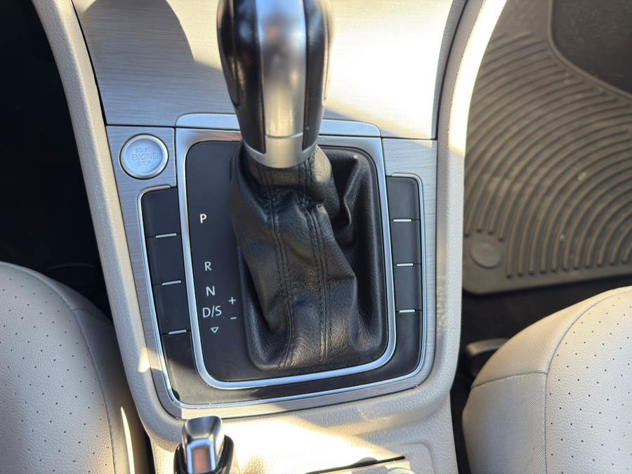 Used 2016 Volkswagen Golf SE image 22