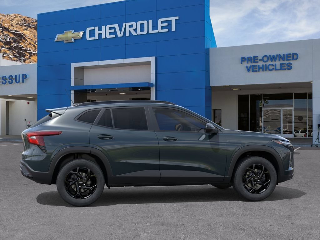 New 2026 Chevrolet Trax LT w/ Midnight Edition FWD image 5