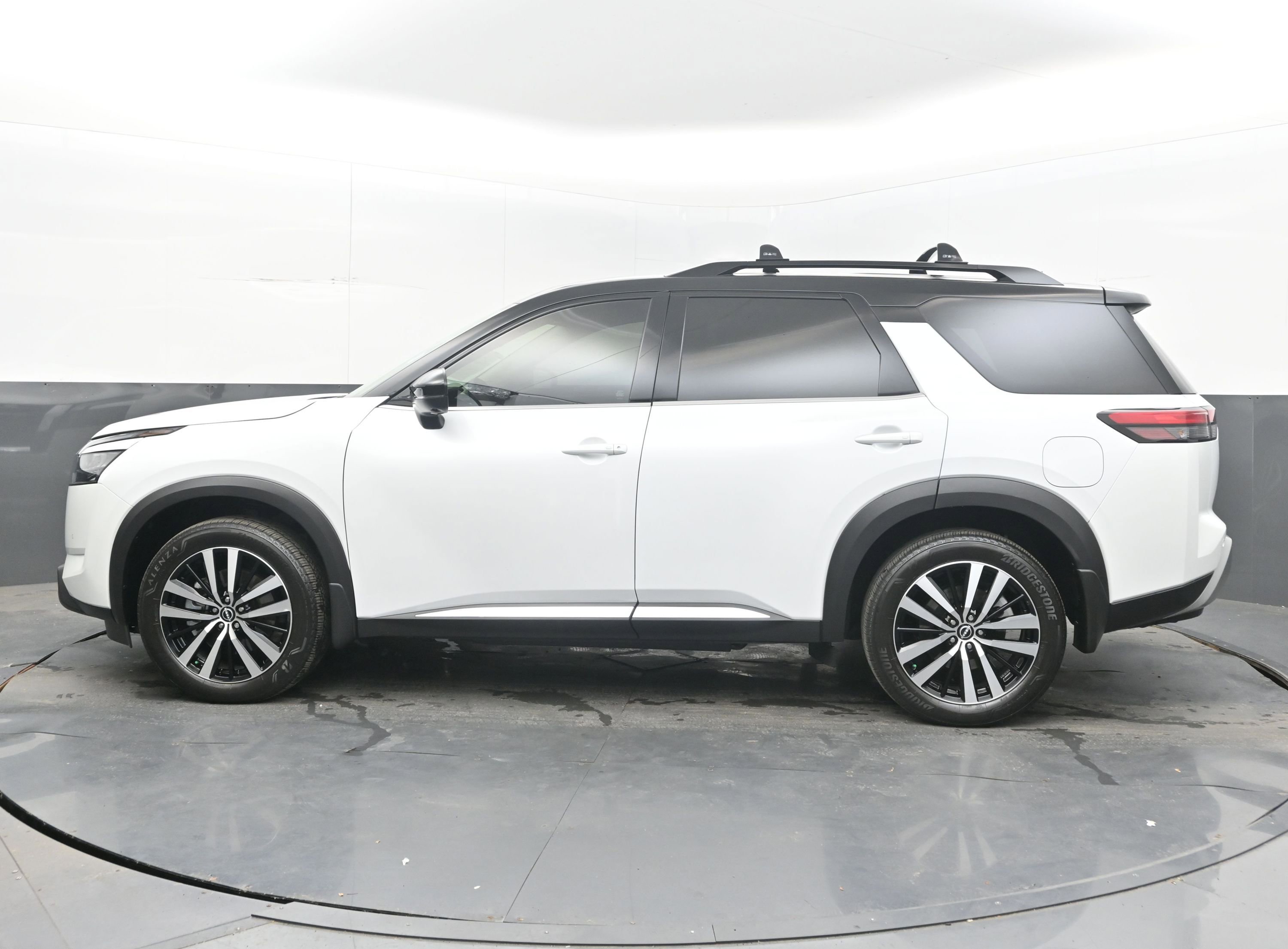 Certified 2025 Nissan Pathfinder Platinum AWD/4WD image 5