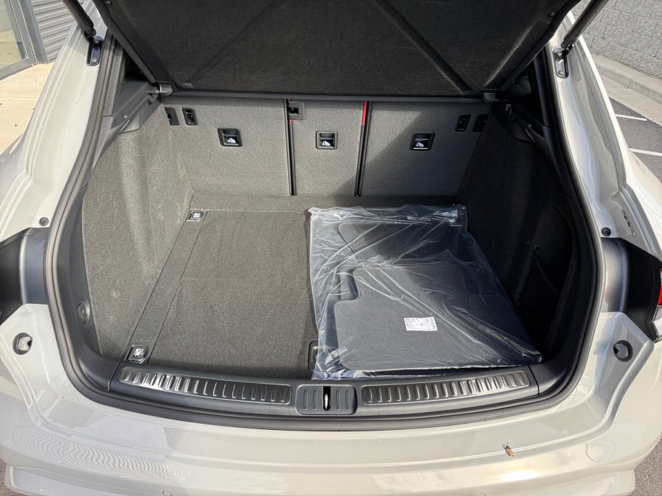 New 2026 Porsche Macan image 17