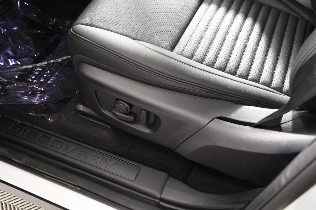 Used 2025 Land Rover Discovery Sport S image 16