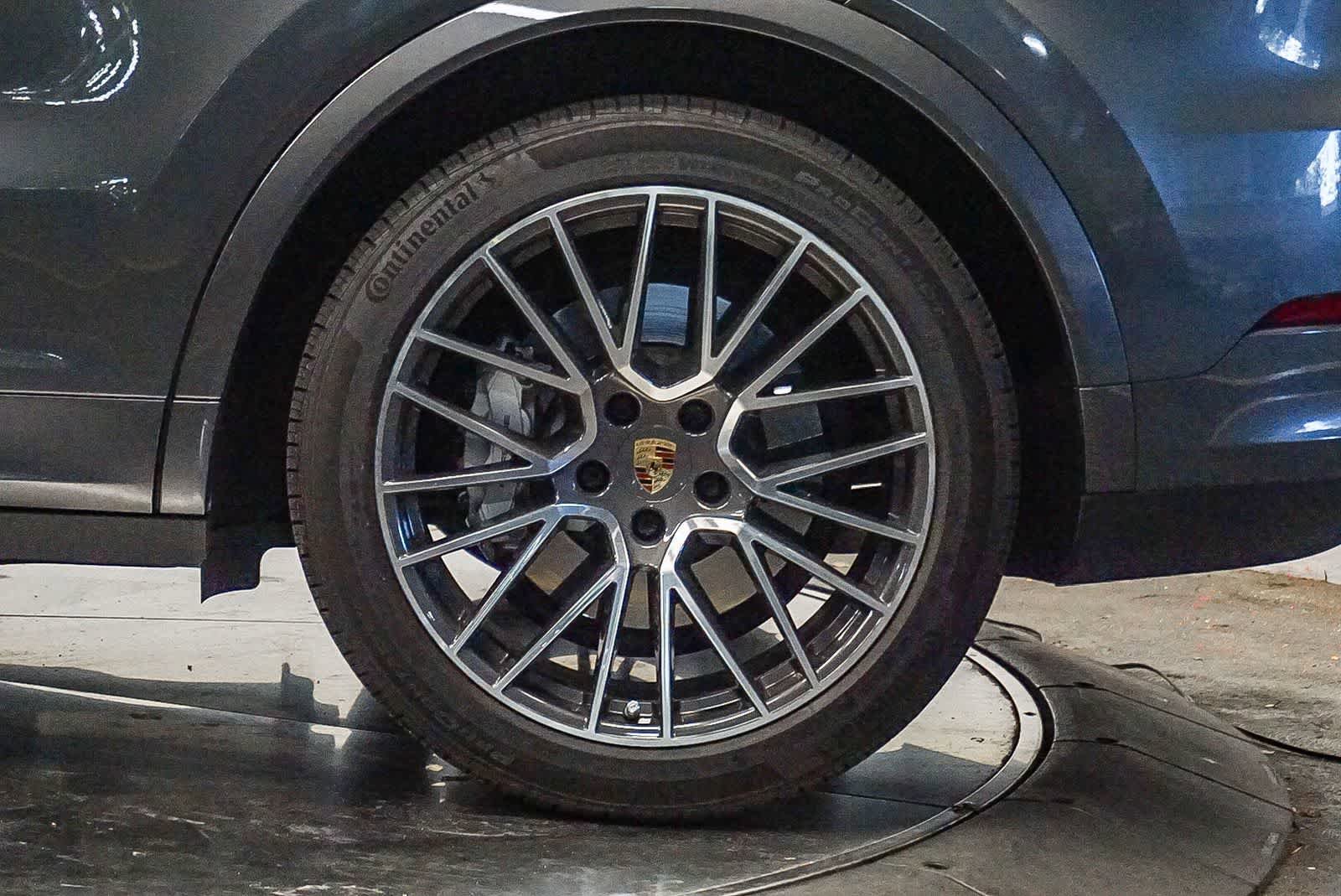 Certified 2022 Porsche Cayenne Turbo AWD/4WD image 10