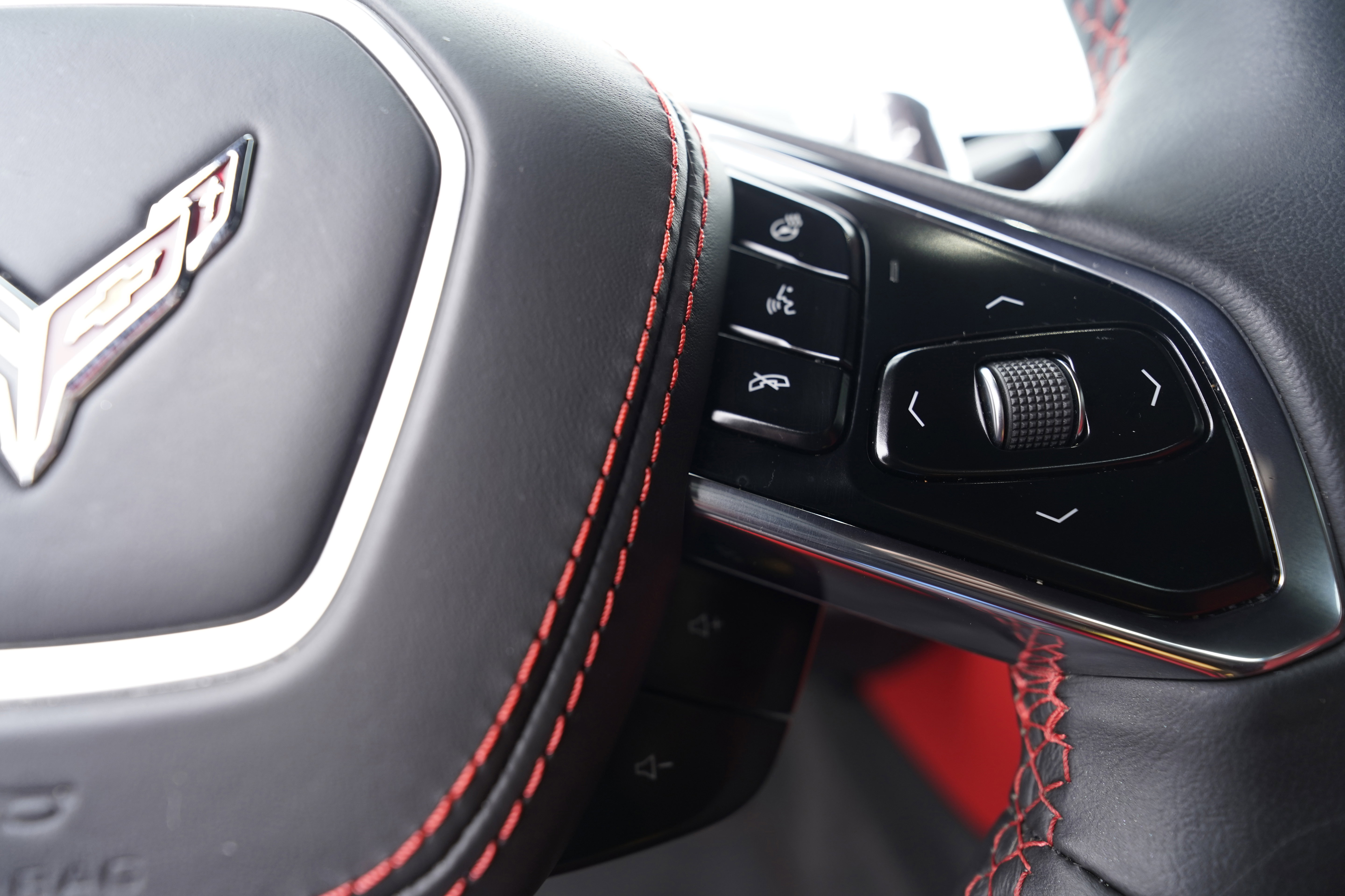 Used 2025 Chevrolet Corvette Stingray Preferred Cpe w/ 2LT RWD image 17