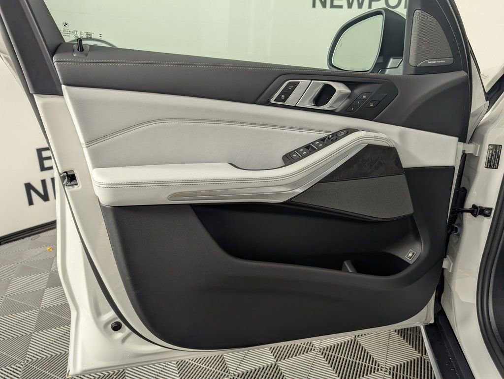 New 2026 BMW X5 xDrive50e image 16