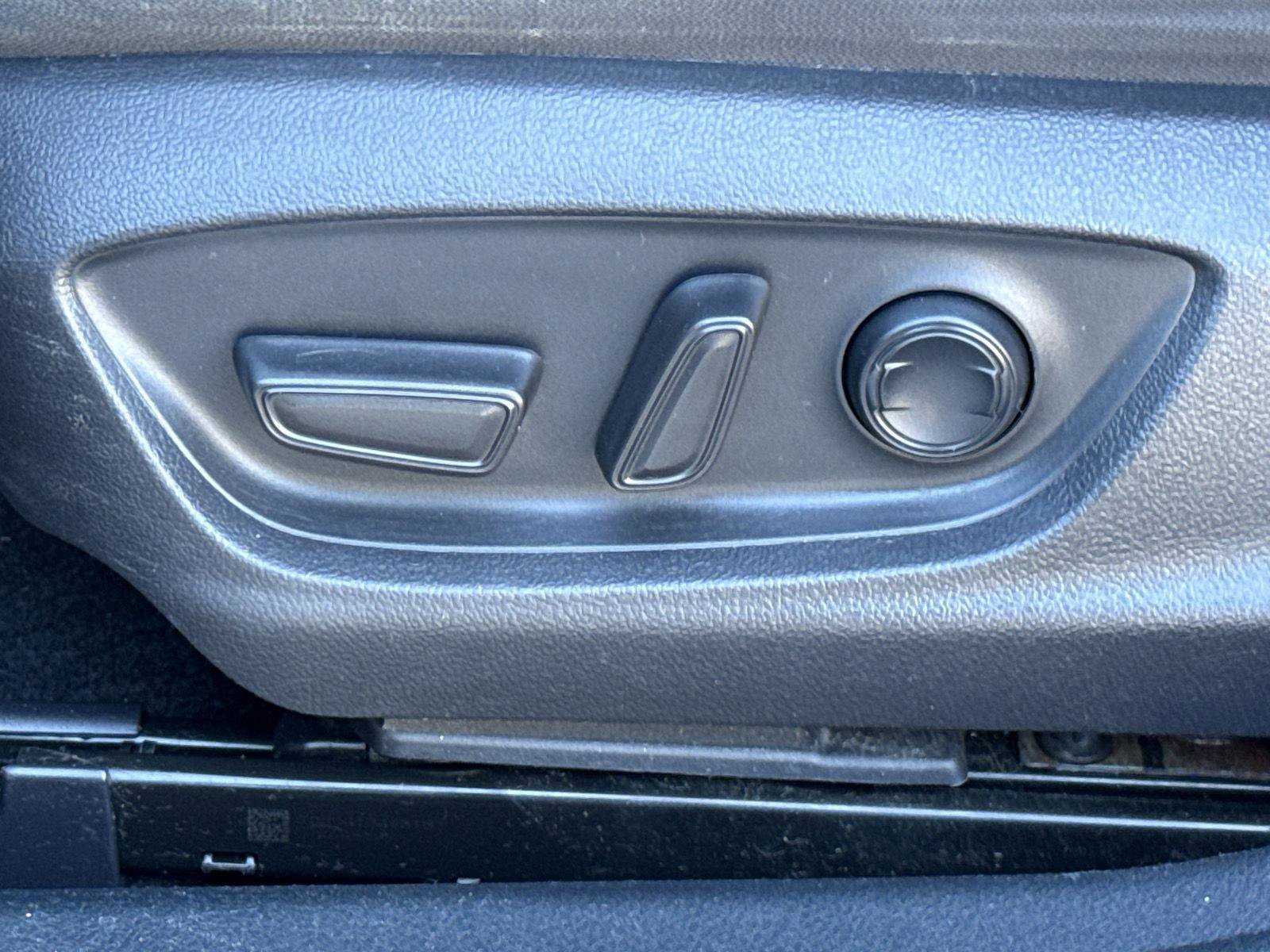 Used 2022 Toyota Camry LE image 14