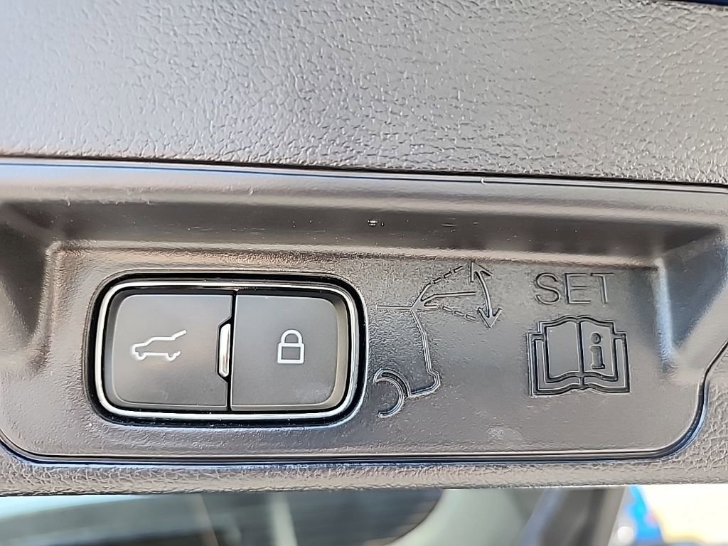 Used 2021 Ford Explorer XLT image 22