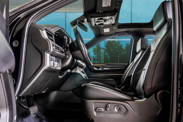 Used 2024 GMC Yukon XL Denali AWD/4WD image 45