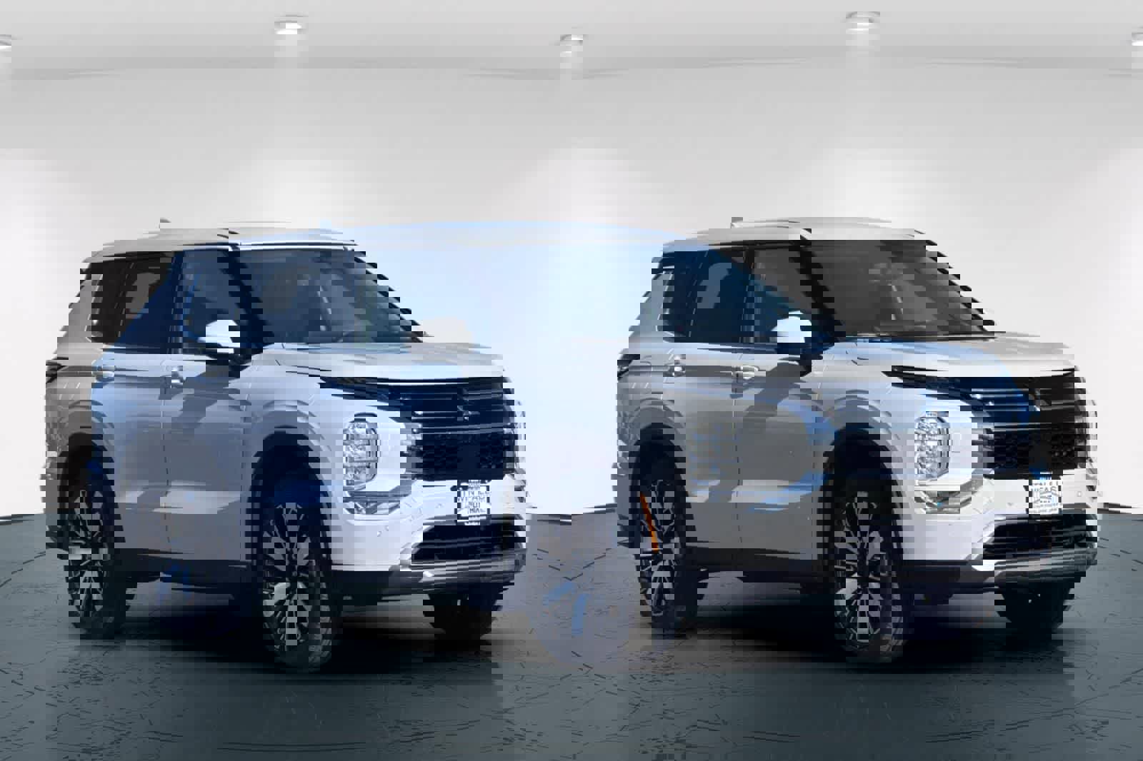 Used 2025 Mitsubishi Outlander SE image 5