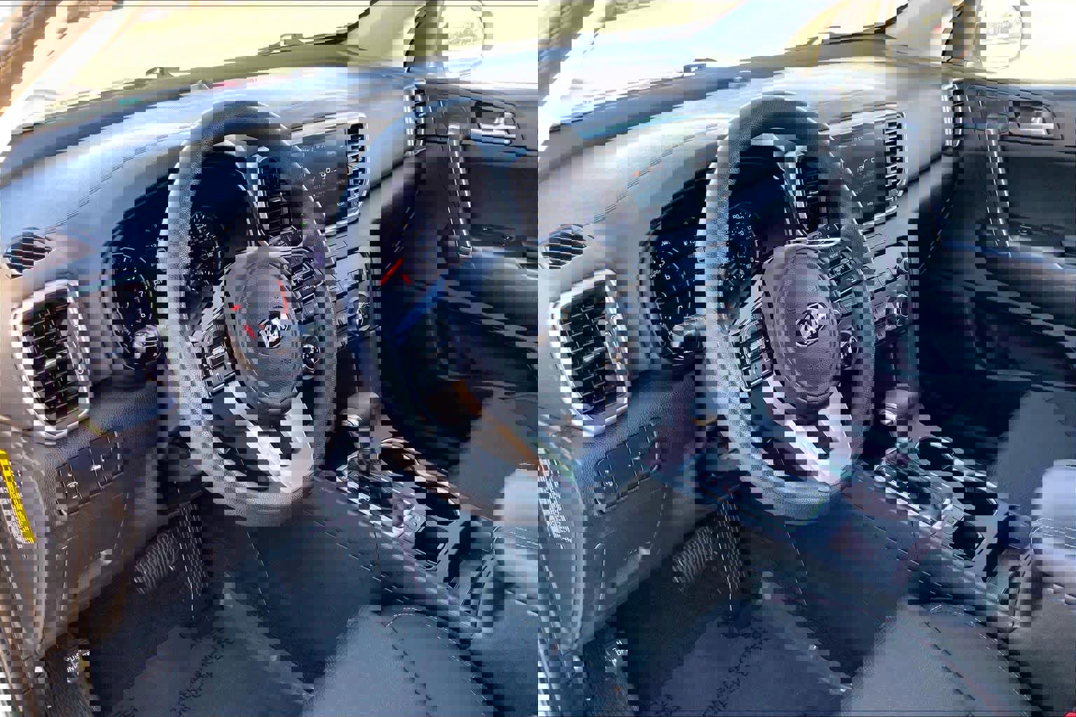 Used 2020 Kia Sportage LX image 17