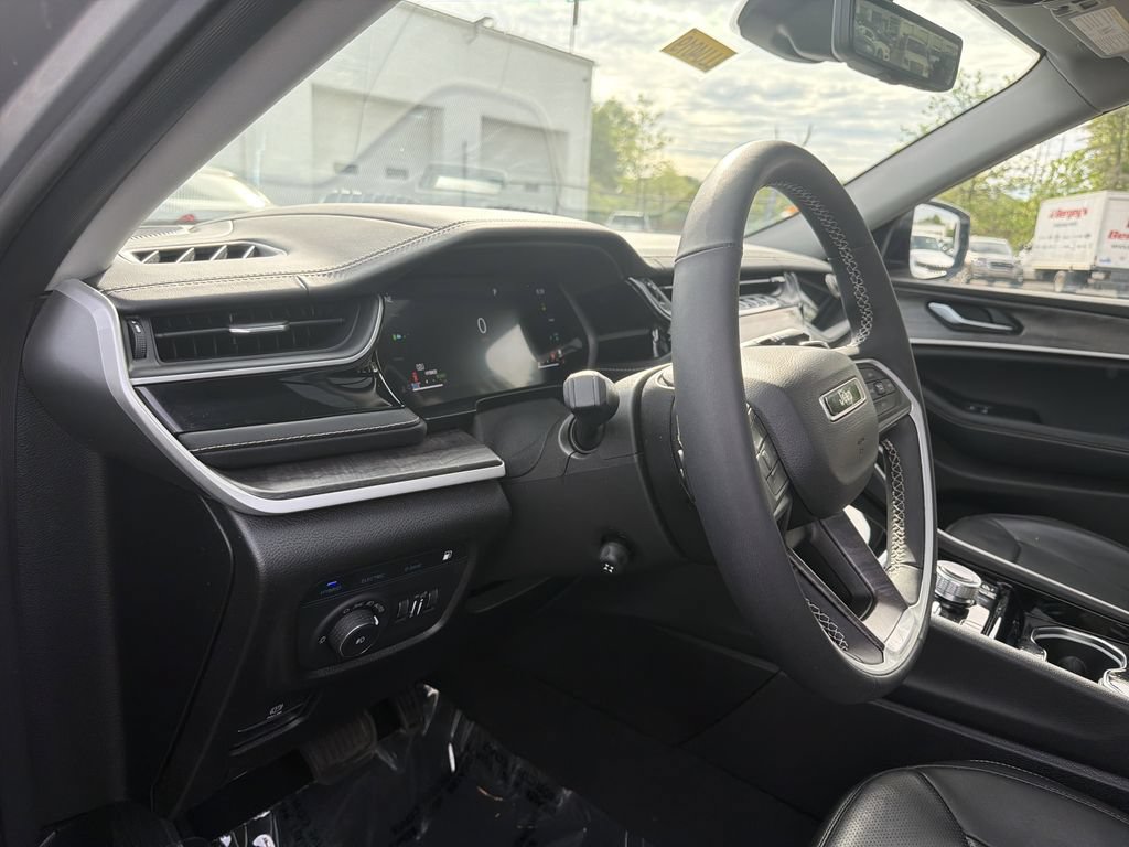 Used 2022 Jeep Grand Cherokee Limited 4xe w/ Luxury Tech Group II AWD/4WD image 20