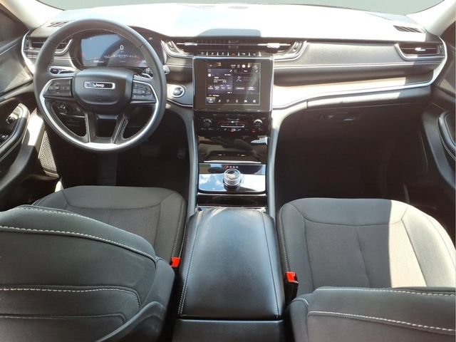 Used 2023 Jeep Grand Cherokee Laredo AWD/4WD image 21