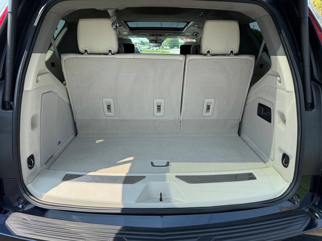 Certified 2023 Cadillac Escalade Premium Luxury Platinum w/ Heavy-Duty Trailer Package AWD/4WD image 32