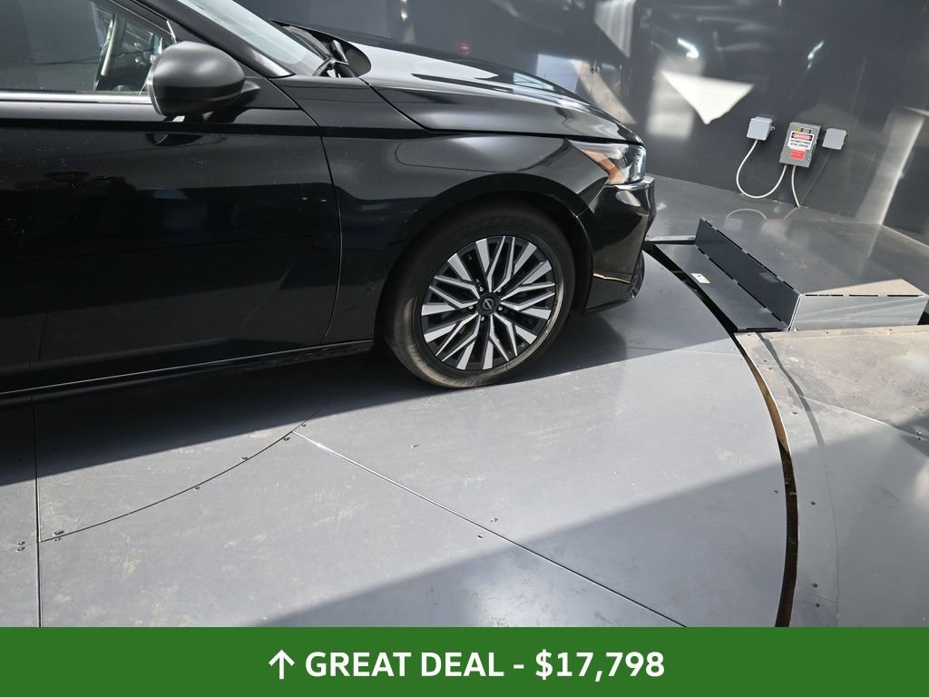 Used 2024 Nissan Altima 2.5 SV image 24