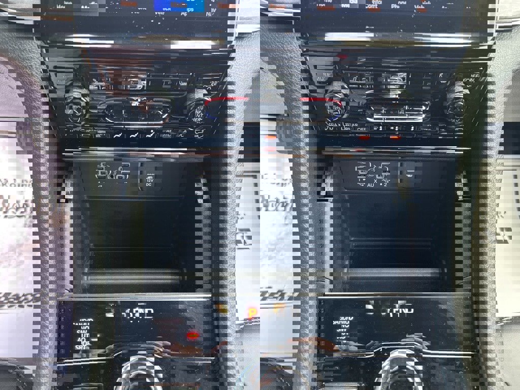 Used 2024 Jeep Grand Cherokee Limited w/ Black Appearance Package image 26