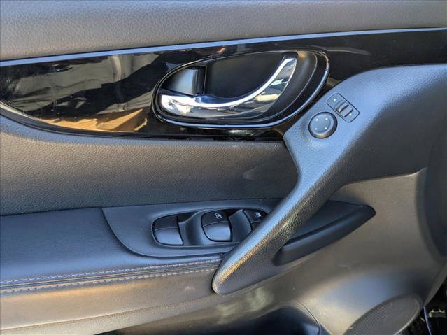 Certified 2020 Nissan Rogue Sport SV image 6