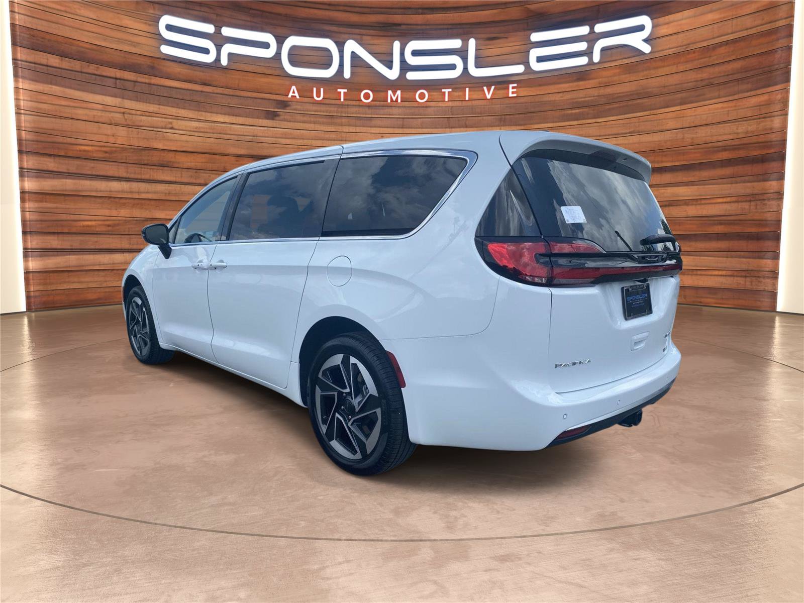 New 2027 Chrysler Pacifica Limited w/ Trailer Tow Group AWD/4WD image 3