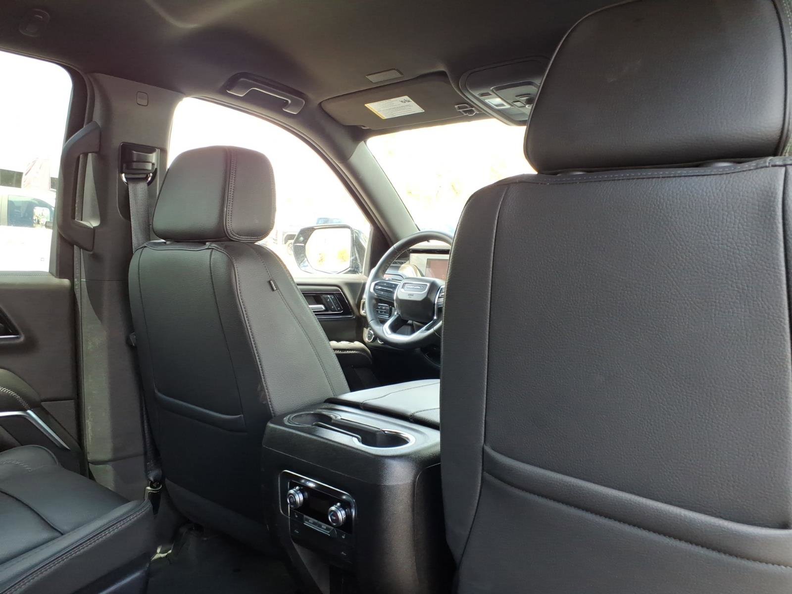 Used 2025 GMC Yukon XL Denali AWD/4WD image 14