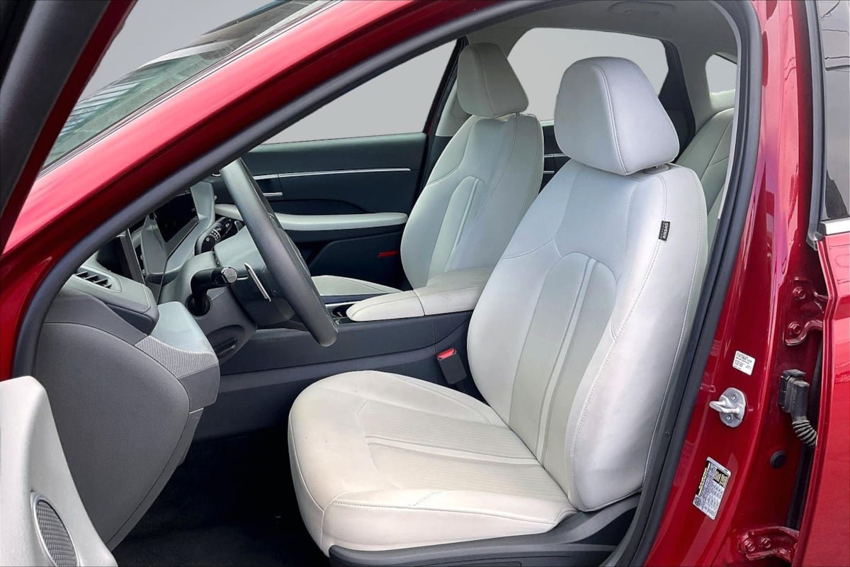 Used 2025 Hyundai Sonata SEL FWD image 25