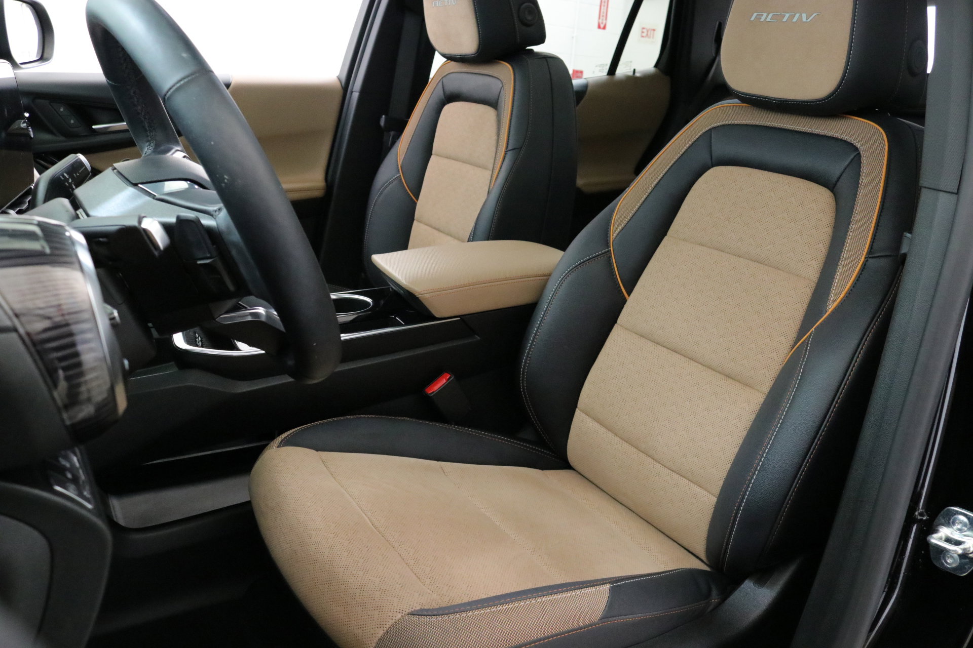 Used 2025 Chevrolet Equinox ACTIV w/ Safety and Technology Package image 22