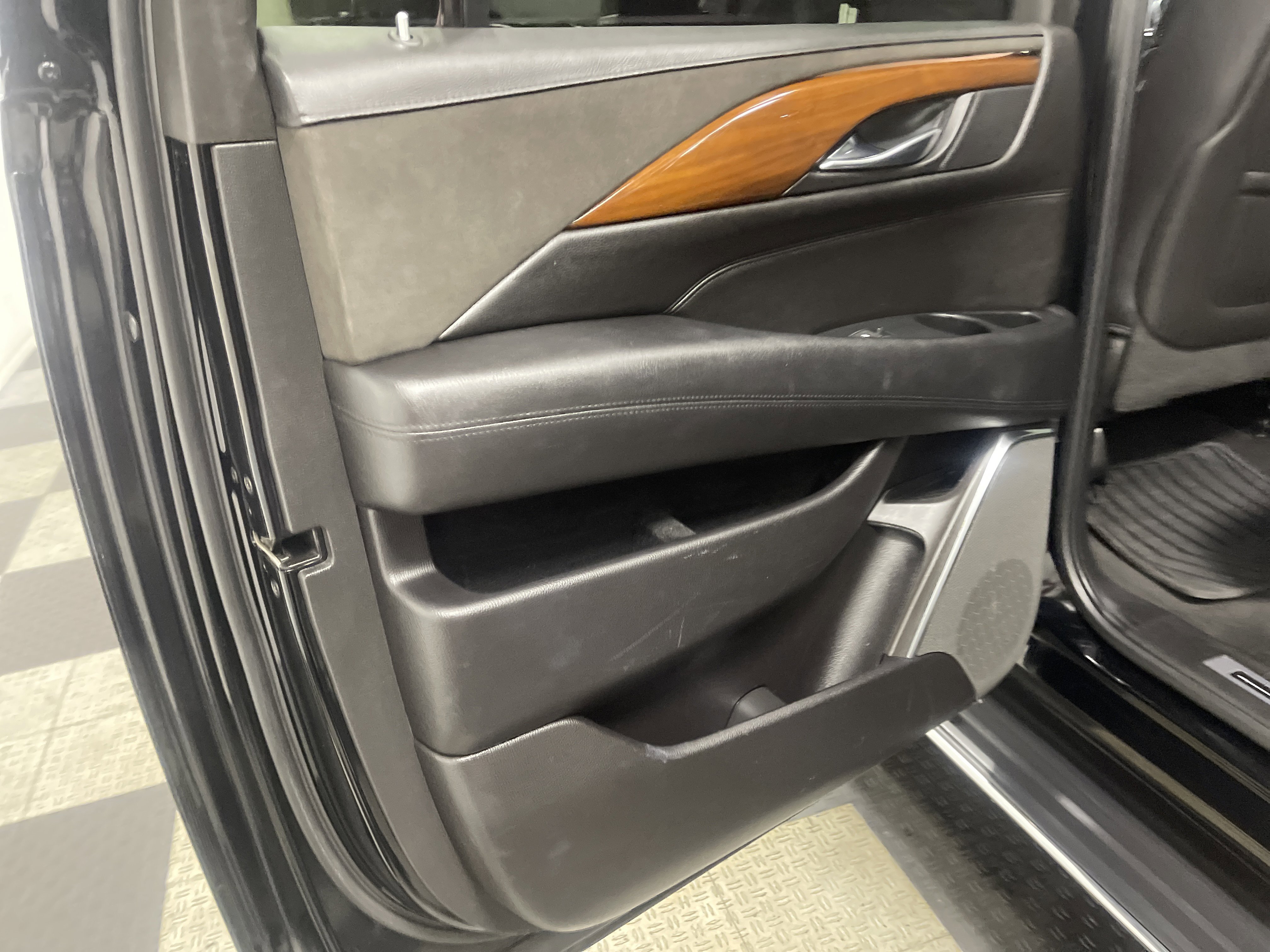 Used 2017 Cadillac Escalade ESV Premium Luxury image 15