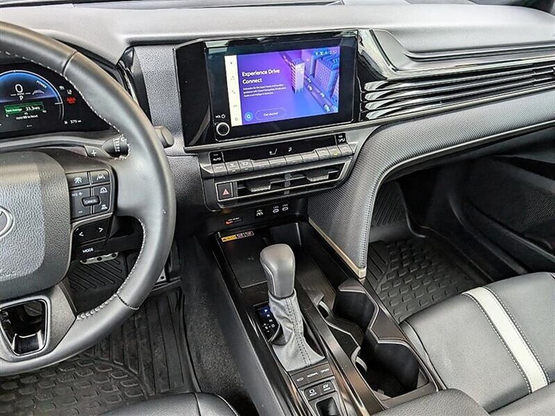 Used 2025 Toyota Camry SE w/ Convenience Package FWD image 23