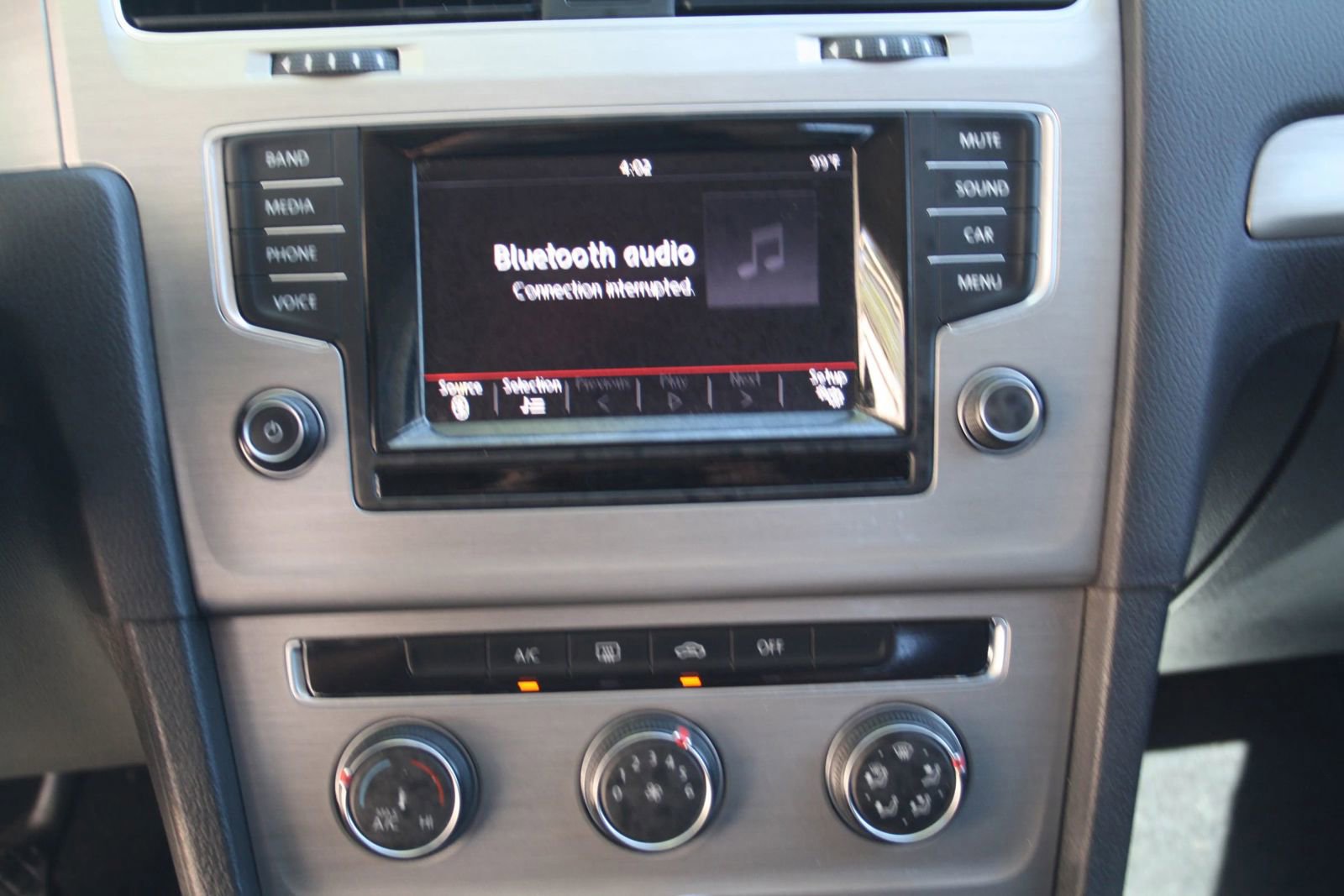 Used 2015 Volkswagen Golf S image 25