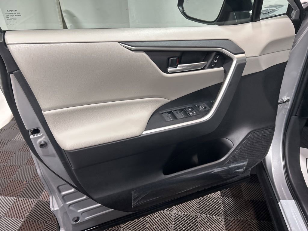 Used 2025 Toyota RAV4 XLE Premium image 18