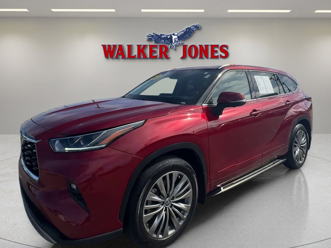 Used 2023 Toyota Highlander Platinum image 2