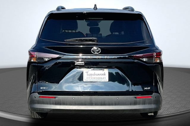 Used 2026 Toyota Sienna XLE FWD image 5