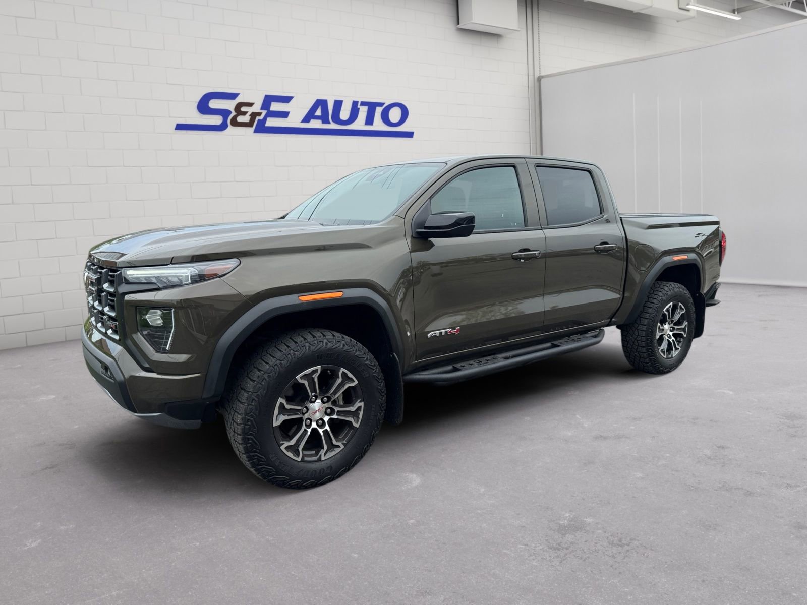 Used 2023 GMC Canyon AT4 w/ LPO, Skid Plate Package AWD/4WD image 1