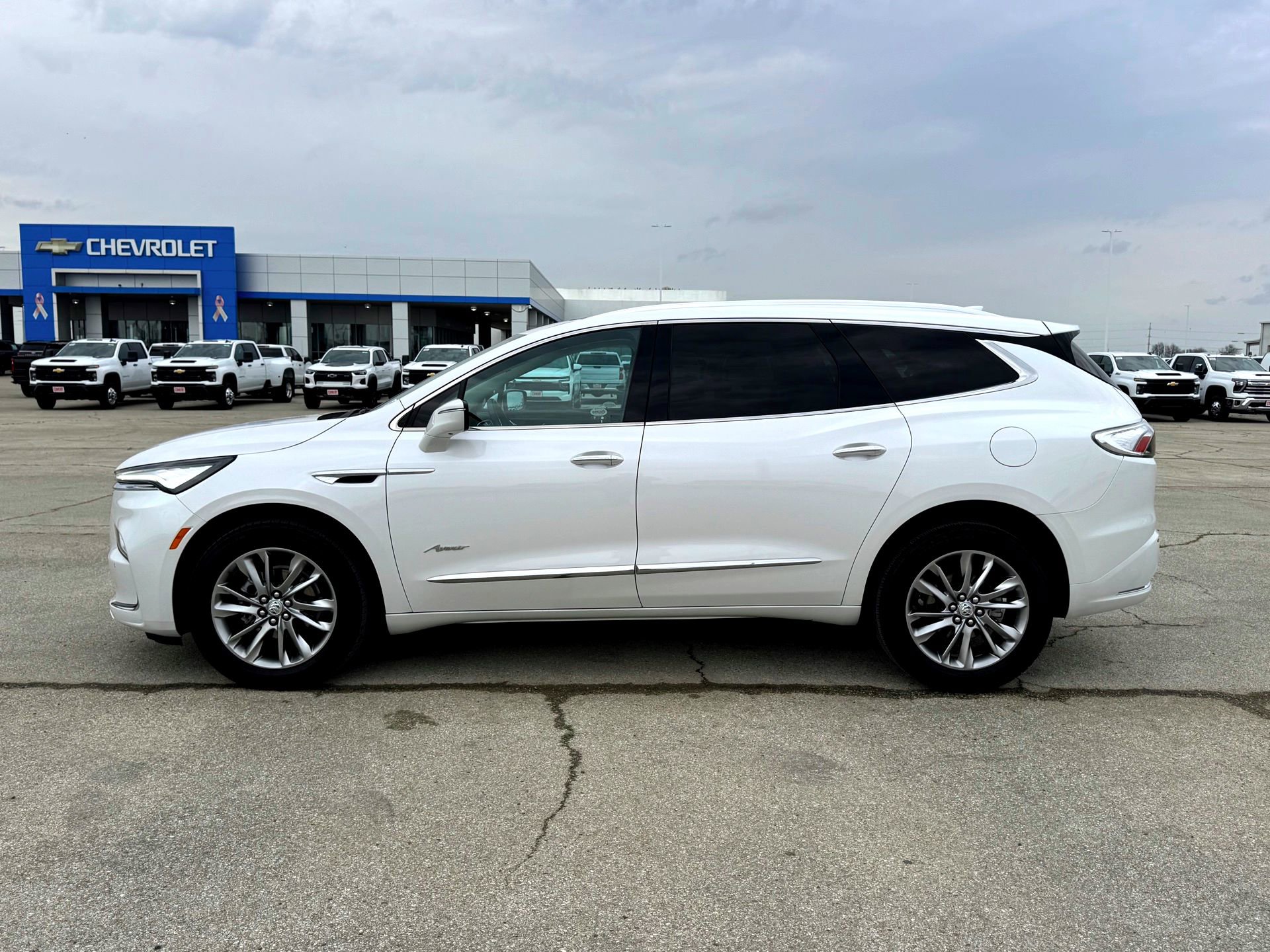 Used 2024 Buick Enclave Avenir w/ Avenir Technology Package image 10