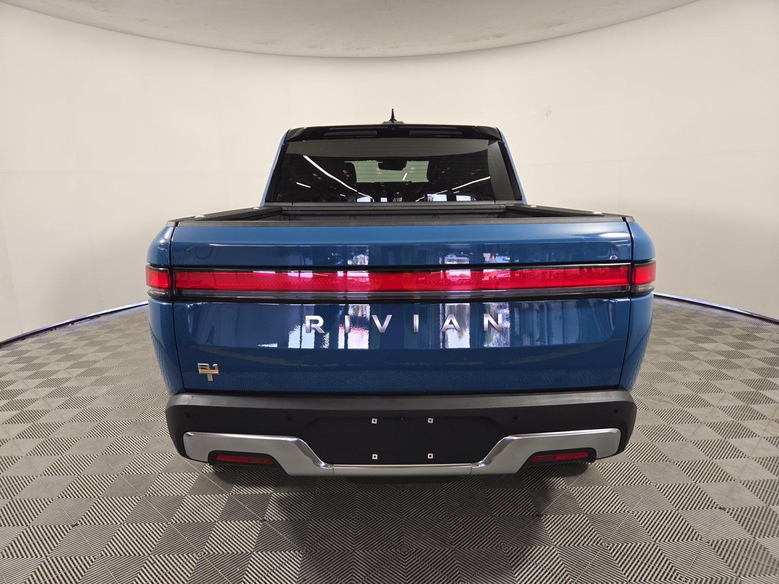 Used 2022 Rivian R1T Adventure AWD/4WD image 4