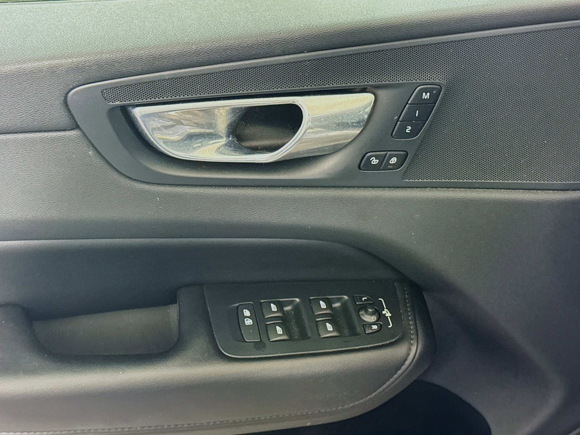 Used 2023 Volvo XC60 B5 Plus w/ Protection Package Premier image 24